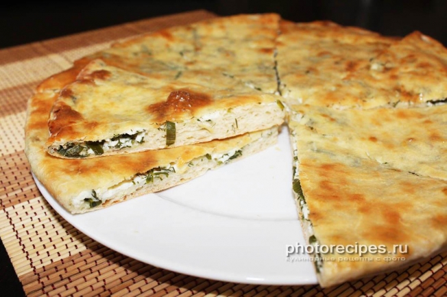Фото осетинского пирога с сыром и зеленью
