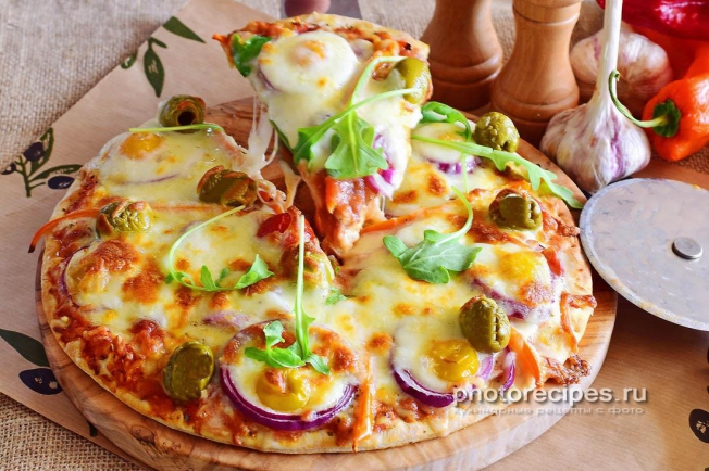 Фото пиццы с моцареллой и прошутто