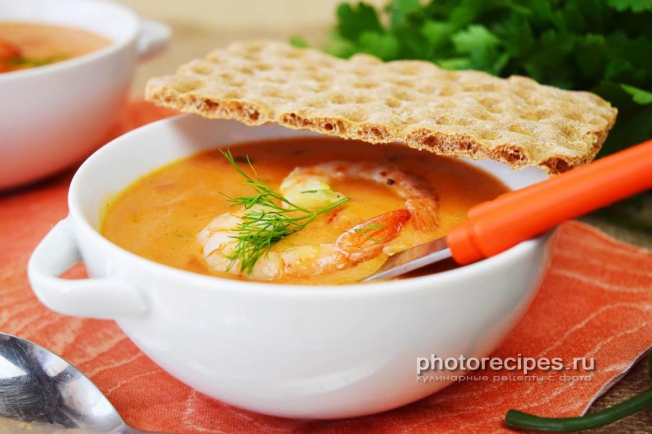 Тайский томатный суп с креветками