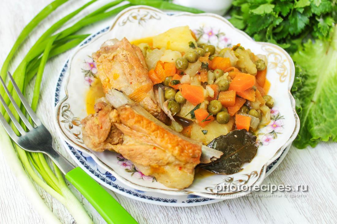 Свиные ребрышки с овощами